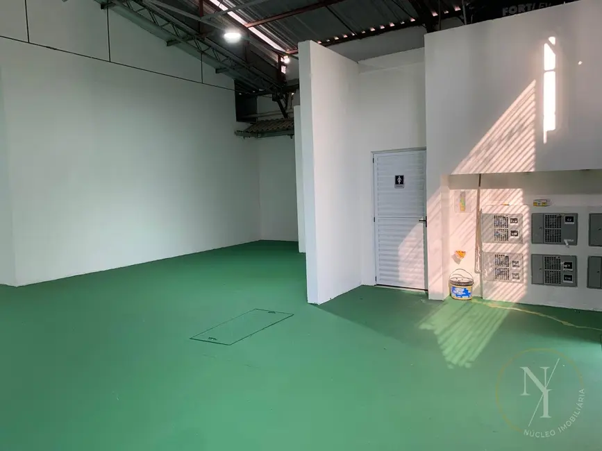 Armazém / Galpão com 2 quartos para alugar, 800m2 em Quarta Parada, São Paulo - SP - imagem 4 Foto 4 de Armazém / Galpão com 2 quartos para alugar, 800m2 em Quarta Parada, São Paulo - SP