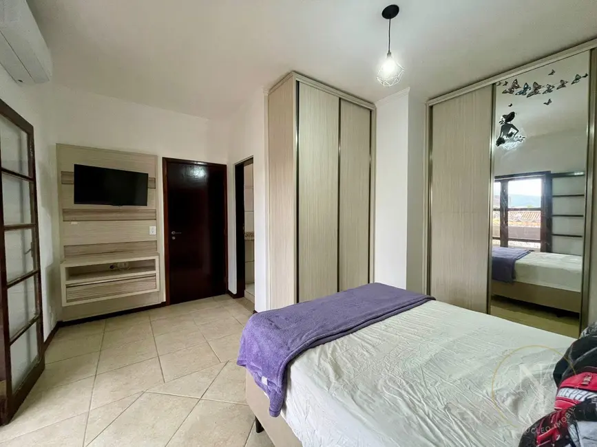 Foto 26 de Casa com 3 quartos à venda, 380m2 em Ilha Comprida - SP