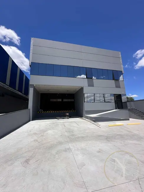 Armazém / Galpão com 1 quarto para alugar, 850m2 em Jardim Vitória, Aruja - SP - imagem 4 Foto 4 de Armazém / Galpão com 1 quarto para alugar, 850m2 em Jardim Vitória, Aruja - SP