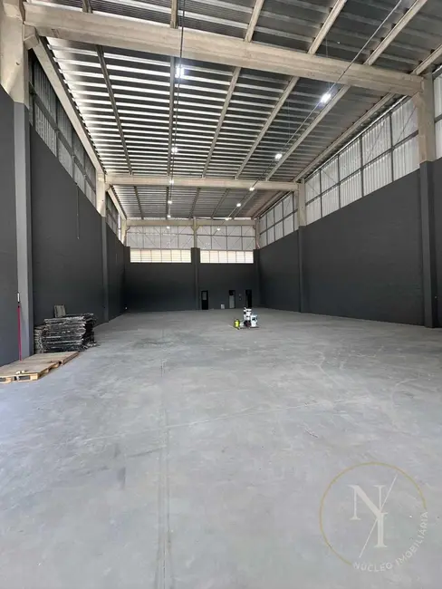 Armazém / Galpão com 1 quarto para alugar, 850m2 em Jardim Vitória, Aruja - SP - imagem 1 Foto 1 de Armazém / Galpão com 1 quarto para alugar, 850m2 em Jardim Vitória, Aruja - SP