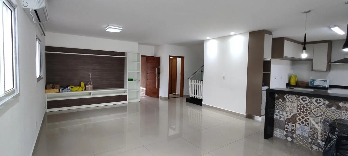 Foto 5 de Casa de Condomínio com 4 quartos à venda, 223m2 em Piracangaguá, Taubate - SP