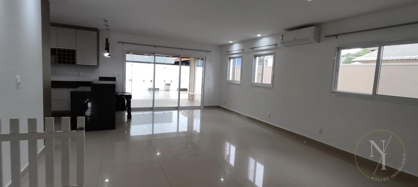 Foto 3 de Casa de Condomínio com 4 quartos à venda, 223m2 em Piracangaguá, Taubate - SP