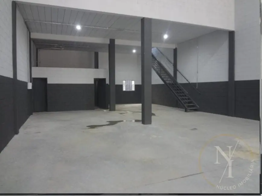 Armazém / Galpão com 1 quarto para alugar, 500m2 em Jardim Jóia, Aruja - SP - imagem 7 Foto 7 de Armazém / Galpão com 1 quarto para alugar, 500m2 em Jardim Jóia, Aruja - SP