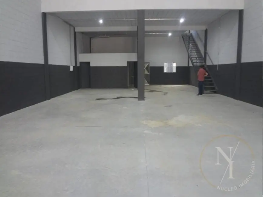 Armazém / Galpão com 1 quarto para alugar, 500m2 em Jardim Jóia, Aruja - SP - imagem 5 Foto 5 de Armazém / Galpão com 1 quarto para alugar, 500m2 em Jardim Jóia, Aruja - SP