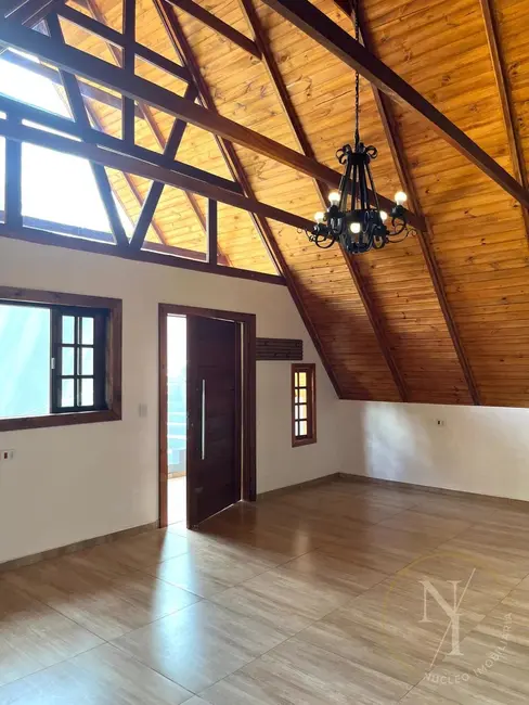 Chácara com 2 quartos à venda, 500m2 em Jardim das Cerejeiras, Aruja - SP - imagem 5 Foto 5 de Chácara com 2 quartos à venda, 500m2 em Jardim das Cerejeiras, Aruja - SP