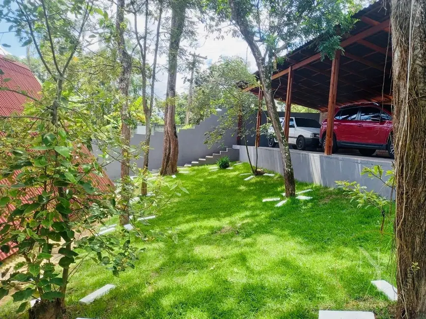 Chácara com 2 quartos à venda, 500m2 em Jardim das Cerejeiras, Aruja - SP - imagem 6 Foto 6 de Chácara com 2 quartos à venda, 500m2 em Jardim das Cerejeiras, Aruja - SP