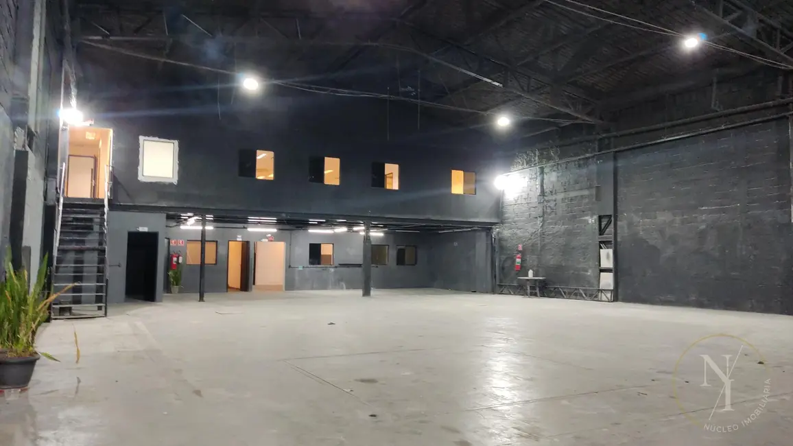 Armazém / Galpão com 4 quartos para alugar, 550m2 em Vila Endres, Guarulhos - SP - imagem 1 Foto 1 de Armazém / Galpão com 4 quartos para alugar, 550m2 em Vila Endres, Guarulhos - SP