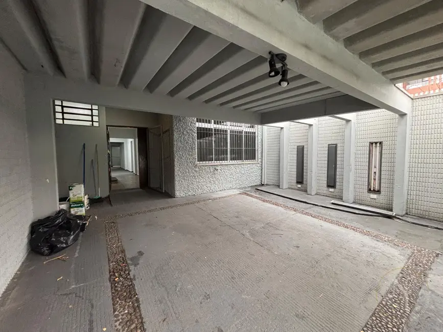 Casa Comercial com 8 quartos para alugar, 220m2 em Chácara Santo Antônio (Zona Sul), São Paulo - SP - imagem 1 Foto 1 de Casa Comercial com 8 quartos para alugar, 220m2 em Chácara Santo Antônio (Zona Sul), São Paulo - SP