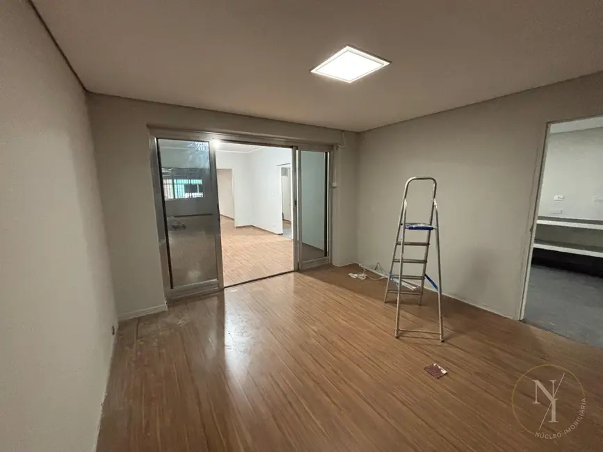 Casa Comercial com 8 quartos para alugar, 220m2 em Chácara Santo Antônio (Zona Sul), São Paulo - SP - imagem 8 Foto 8 de Casa Comercial com 8 quartos para alugar, 220m2 em Chácara Santo Antônio (Zona Sul), São Paulo - SP