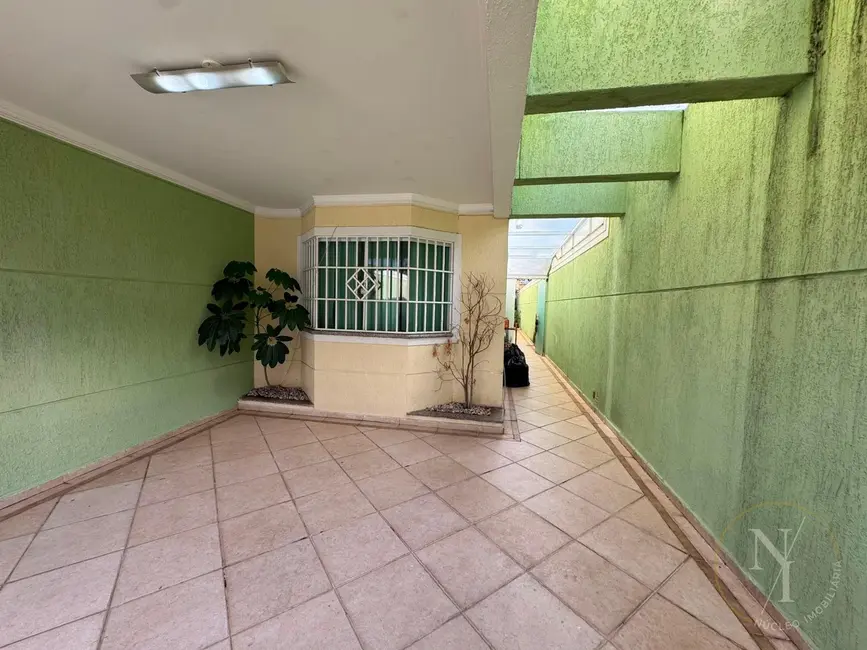 Casa com 4 quartos à venda, 200m2 em Vila Milton, Guarulhos - SP - imagem 2 Foto 2 de Casa com 4 quartos à venda, 200m2 em Vila Milton, Guarulhos - SP