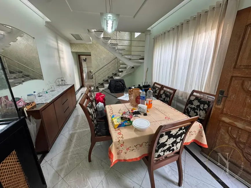 Casa com 4 quartos à venda, 200m2 em Vila Milton, Guarulhos - SP - imagem 3 Foto 3 de Casa com 4 quartos à venda, 200m2 em Vila Milton, Guarulhos - SP
