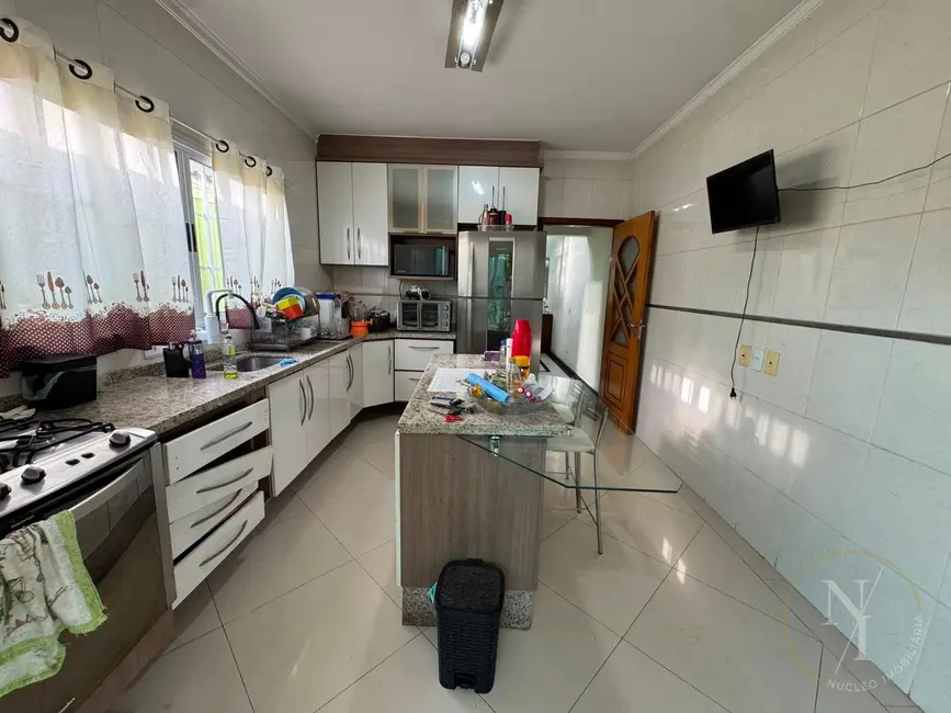 Casa com 4 quartos à venda, 200m2 em Vila Milton, Guarulhos - SP - imagem 6 Foto 6 de Casa com 4 quartos à venda, 200m2 em Vila Milton, Guarulhos - SP