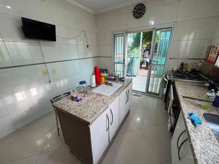 Casa com 4 quartos à venda, 200m2 em Vila Milton, Guarulhos - SP - imagem 5 Foto 5 de Casa com 4 quartos à venda, 200m2 em Vila Milton, Guarulhos - SP