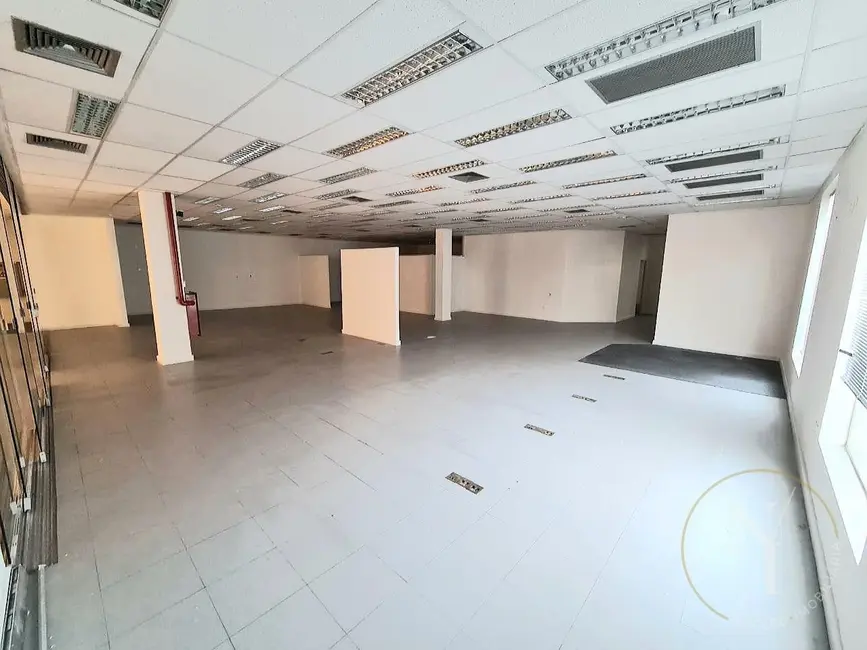Armazém / Galpão com 1 quarto para alugar, 1000m2 em Socorro, São Paulo - SP - imagem 4 Foto 4 de Armazém / Galpão com 1 quarto para alugar, 1000m2 em Socorro, São Paulo - SP