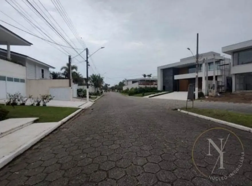 Casa com 7 quartos à venda, 1000m2 em Jardim Acapulco, Guaruja - SP - imagem 4 Foto 4 de Casa com 7 quartos à venda, 1000m2 em Jardim Acapulco, Guaruja - SP
