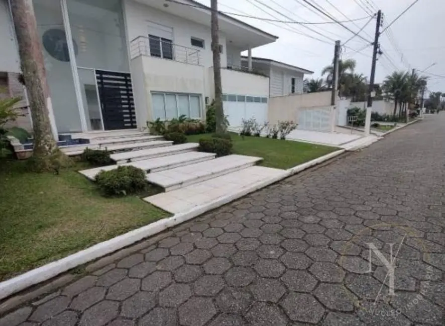 Casa com 7 quartos à venda, 1000m2 em Jardim Acapulco, Guaruja - SP - imagem 2 Foto 2 de Casa com 7 quartos à venda, 1000m2 em Jardim Acapulco, Guaruja - SP