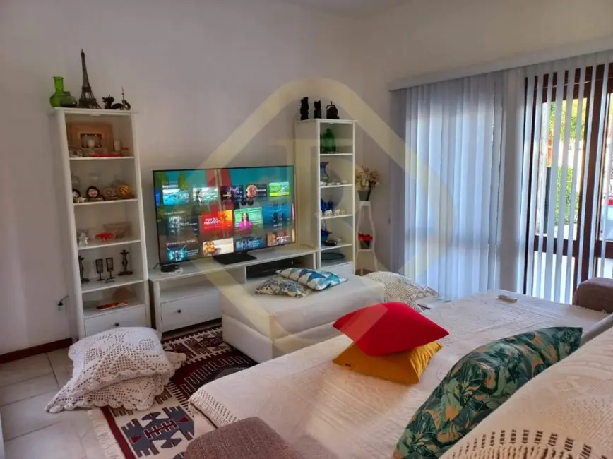 Foto 2 de Casa de Condomínio com 4 quartos à venda, 360m2 em Mangaratiba - RJ
