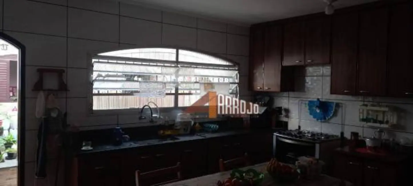 Sobrado com 3 quartos à venda, 157m2 em Jardim Pinhal, Guarulhos - SP - imagem 8 Foto 8 de Sobrado com 3 quartos à venda, 157m2 em Jardim Pinhal, Guarulhos - SP