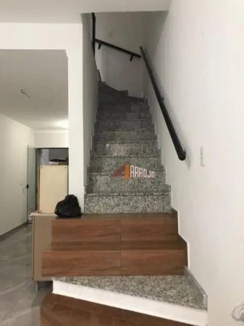 Foto 2 de Sobrado com 2 quartos à venda, 32m2 em Jardim Eliane, São Paulo - SP