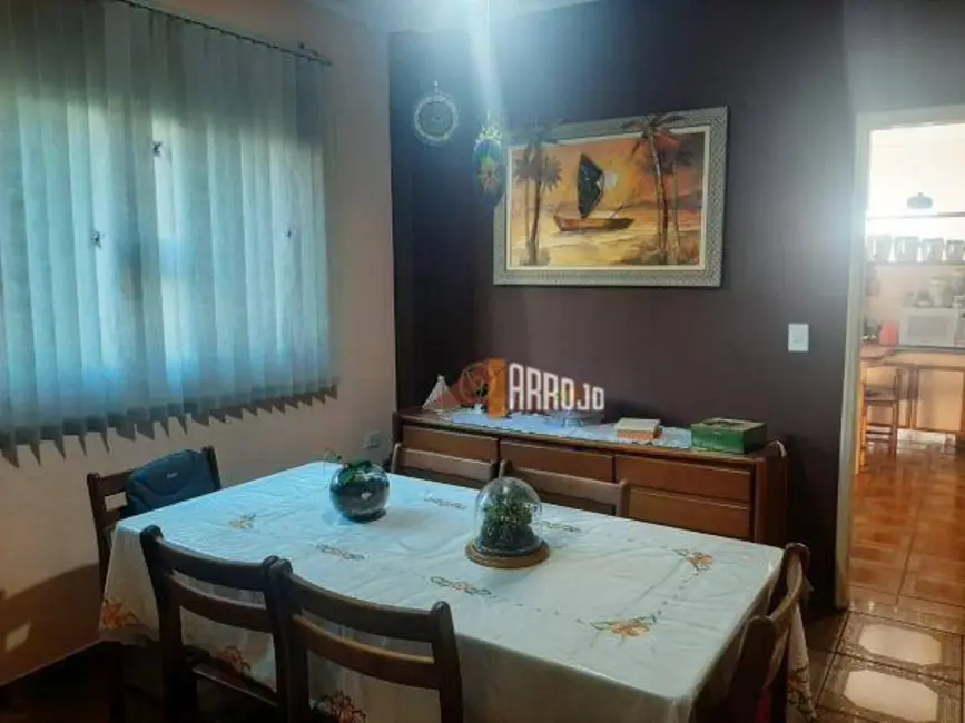 Sobrado com 3 quartos à venda, 195m2 em Vila Domitila, São Paulo - SP - imagem 4 Foto 4 de Sobrado com 3 quartos à venda, 195m2 em Vila Domitila, São Paulo - SP