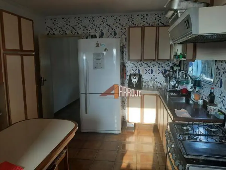 Sobrado com 3 quartos à venda, 195m2 em Vila Domitila, São Paulo - SP - imagem 6 Foto 6 de Sobrado com 3 quartos à venda, 195m2 em Vila Domitila, São Paulo - SP