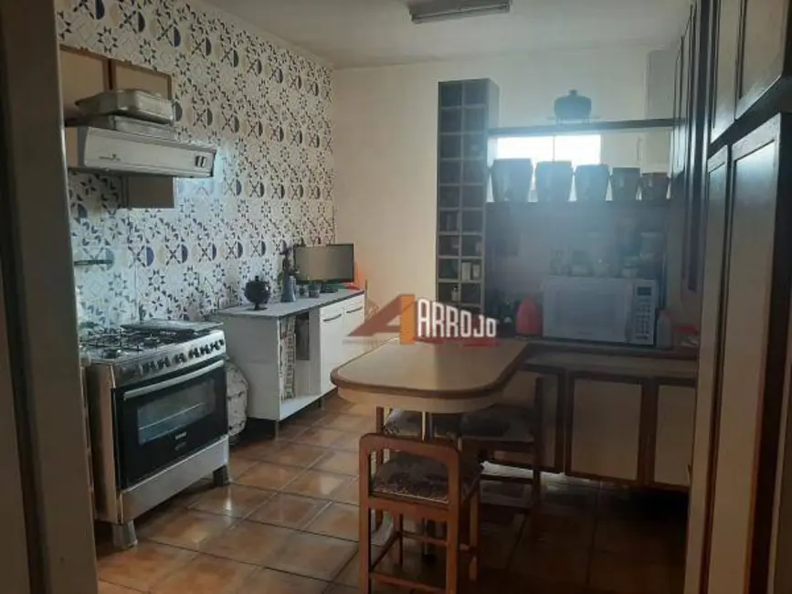 Sobrado com 3 quartos à venda, 195m2 em Vila Domitila, São Paulo - SP - imagem 7 Foto 7 de Sobrado com 3 quartos à venda, 195m2 em Vila Domitila, São Paulo - SP