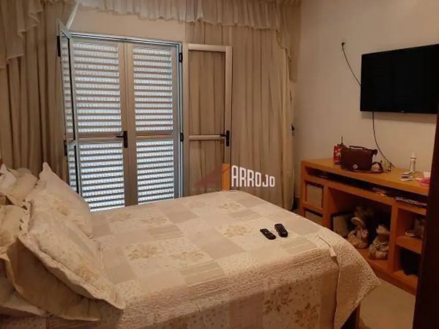 Foto 8 de Casa com 3 quartos à venda, 208m2 em Burgo Paulista, São Paulo - SP