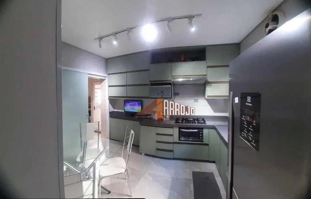 Foto 1 de Casa com 2 quartos à venda, 180m2 em Vila Araguaia, São Paulo - SP