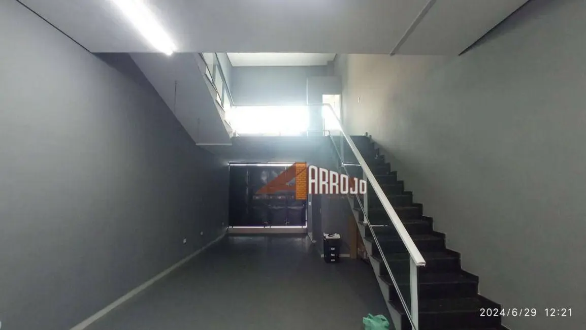 Sala Comercial à venda, 160m2 em Vila Marieta, São Paulo - SP - imagem 3 Foto 3 de Sala Comercial à venda, 160m2 em Vila Marieta, São Paulo - SP