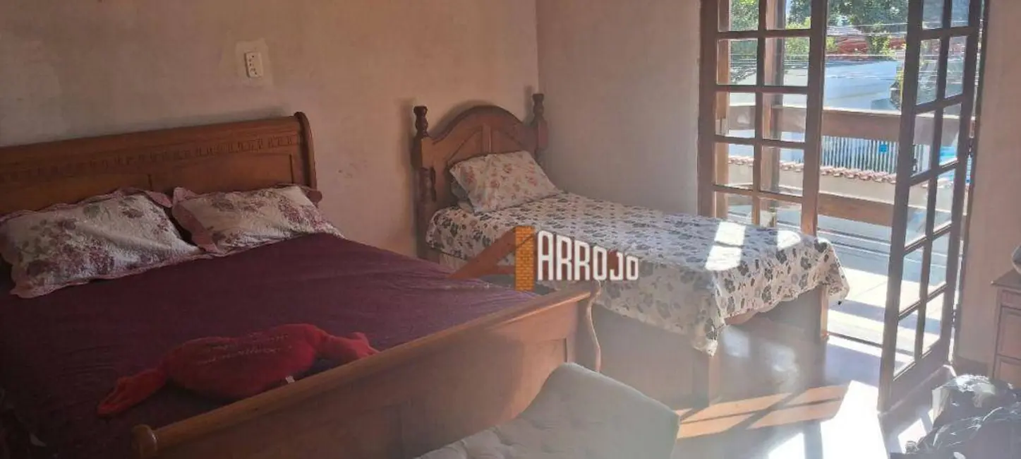 Foto 2 de Sobrado com 4 quartos à venda, 350m2 em Vila Santana, São Paulo - SP