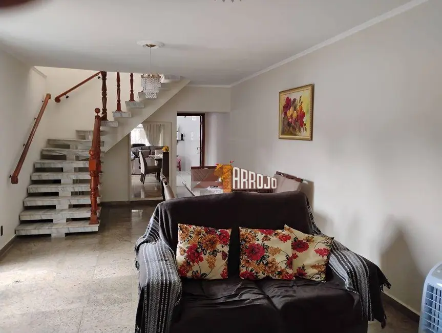 Sobrado com 3 quartos à venda, 210m2 em Vila Ré, São Paulo - SP - imagem 3 Foto 3 de Sobrado com 3 quartos à venda, 210m2 em Vila Ré, São Paulo - SP