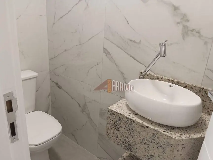 Casa com 3 quartos à venda, 184m2 em Vila Domitila, São Paulo - SP - imagem 1 Foto 1 de Casa com 3 quartos à venda, 184m2 em Vila Domitila, São Paulo - SP