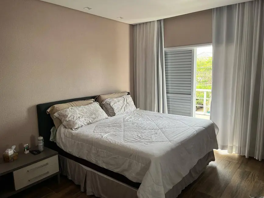 Foto 3 de Casa com 4 quartos à venda e para alugar, 270m2 em Sao Jose Dos Campos - SP