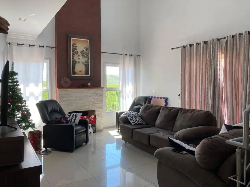 Casa com 3 quartos à venda, 350m2 em Sao Jose Dos Campos - SP - imagem 6 Foto 6 de Casa com 3 quartos à venda, 350m2 em Sao Jose Dos Campos - SP