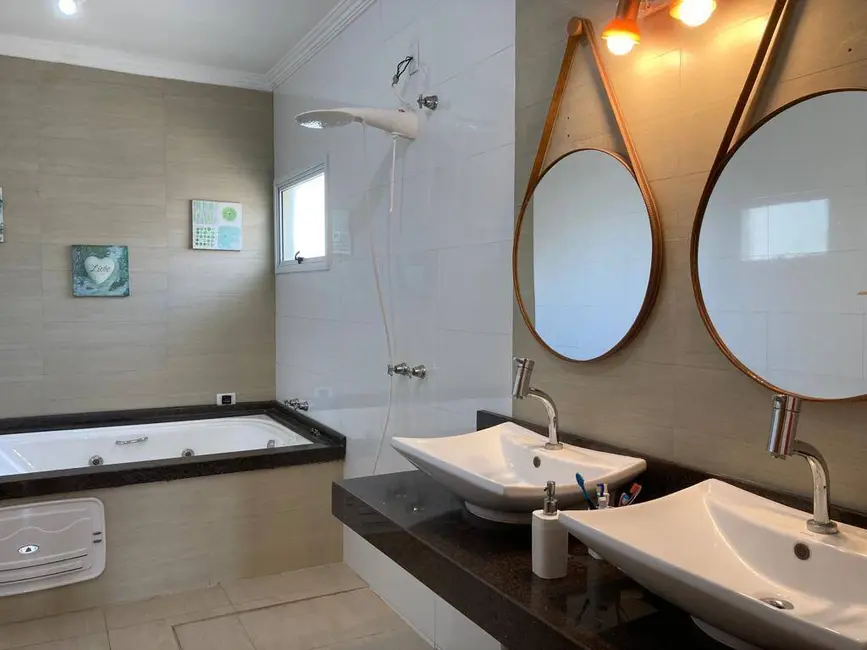 Casa com 3 quartos à venda, 350m2 em Sao Jose Dos Campos - SP - imagem 9 Foto 9 de Casa com 3 quartos à venda, 350m2 em Sao Jose Dos Campos - SP