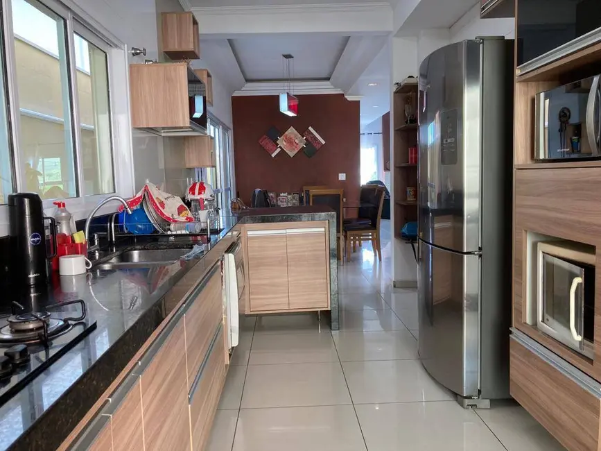 Foto 2 de Casa com 3 quartos à venda, 350m2 em Sao Jose Dos Campos - SP