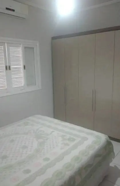 Foto 2 de Casa com 2 quartos à venda, 125m2 em Sao Jose Dos Campos - SP