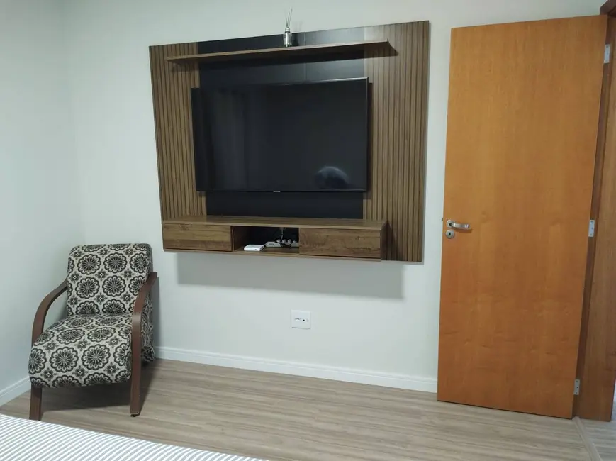 Foto 4 de Casa com 4 quartos à venda, 270m2 em Condomínio Residencial Fogaça, Jacarei - SP