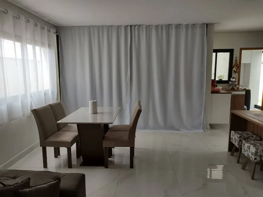 Foto 5 de Casa com 4 quartos à venda, 270m2 em Condomínio Residencial Fogaça, Jacarei - SP