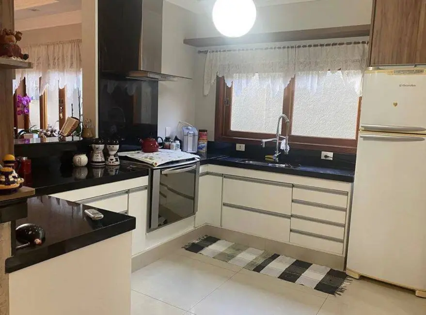 Casa de Condomínio com 3 quartos à venda, 226m2 em Sao Jose Dos Campos - SP - imagem 2 Foto 2 de Casa de Condomínio com 3 quartos à venda, 226m2 em Sao Jose Dos Campos - SP