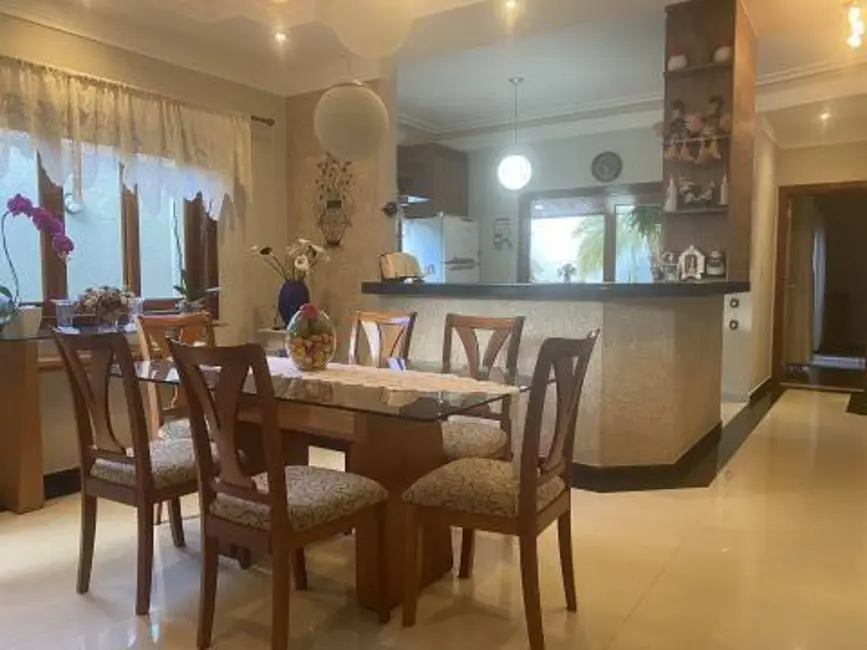 Casa de Condomínio com 3 quartos à venda, 226m2 em Sao Jose Dos Campos - SP - imagem 9 Foto 9 de Casa de Condomínio com 3 quartos à venda, 226m2 em Sao Jose Dos Campos - SP