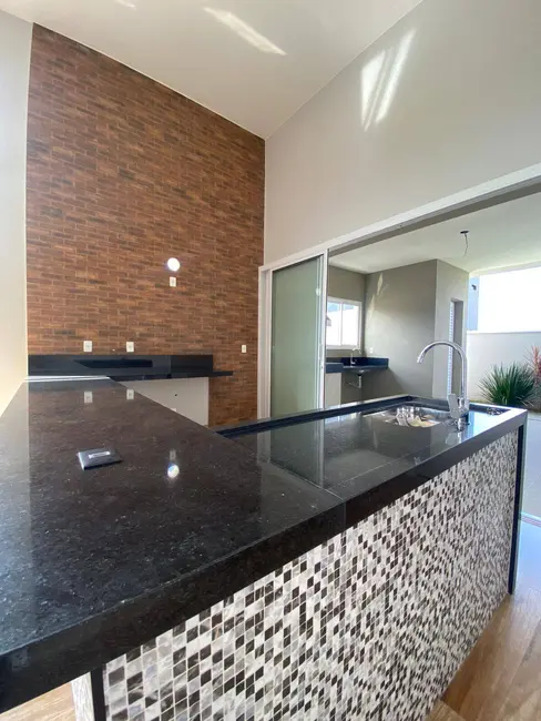 Casa de Condomínio com 3 quartos à venda e para alugar, 252m2 em Sao Jose Dos Campos - SP - imagem 9 Foto 9 de Casa de Condomínio com 3 quartos à venda e para alugar, 252m2 em Sao Jose Dos Campos - SP