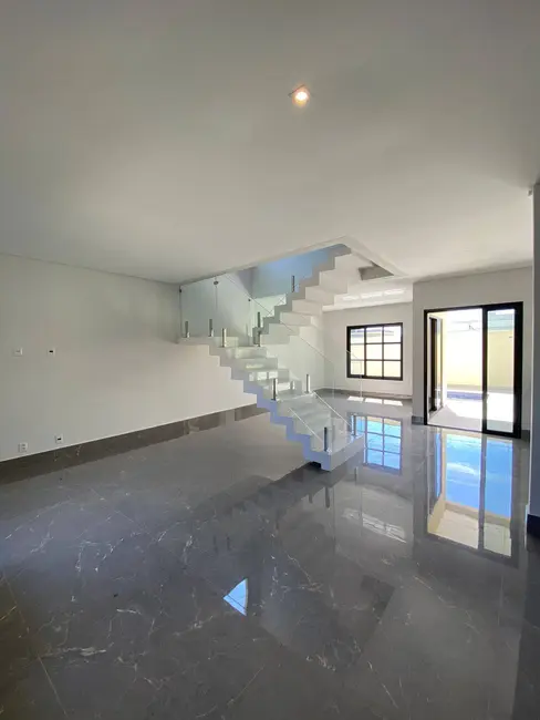 Casa de Condomínio com 4 quartos à venda, 250m2 em Sao Jose Dos Campos - SP - imagem 2 Foto 2 de Casa de Condomínio com 4 quartos à venda, 250m2 em Sao Jose Dos Campos - SP