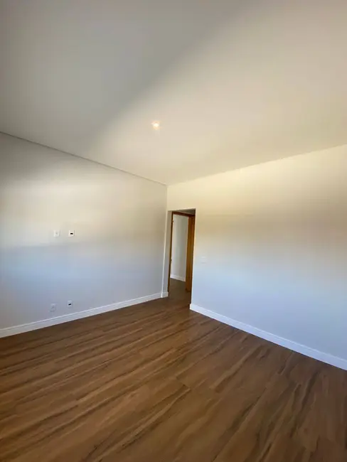 Casa de Condomínio com 4 quartos à venda, 250m2 em Sao Jose Dos Campos - SP - imagem 9 Foto 9 de Casa de Condomínio com 4 quartos à venda, 250m2 em Sao Jose Dos Campos - SP