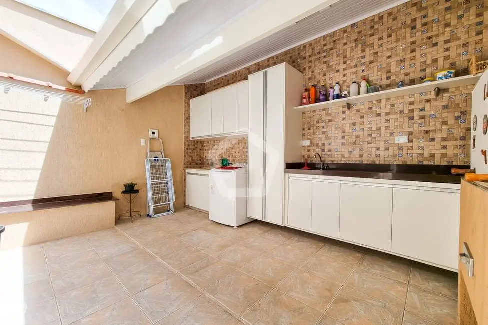 Foto 5 de Casa com 4 quartos à venda em Sao Jose Dos Campos - SP