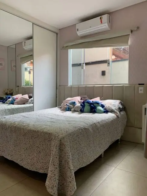 Casa com 3 quartos à venda em Sao Jose Dos Campos - SP - imagem 3 Foto 3 de Casa com 3 quartos à venda em Sao Jose Dos Campos - SP