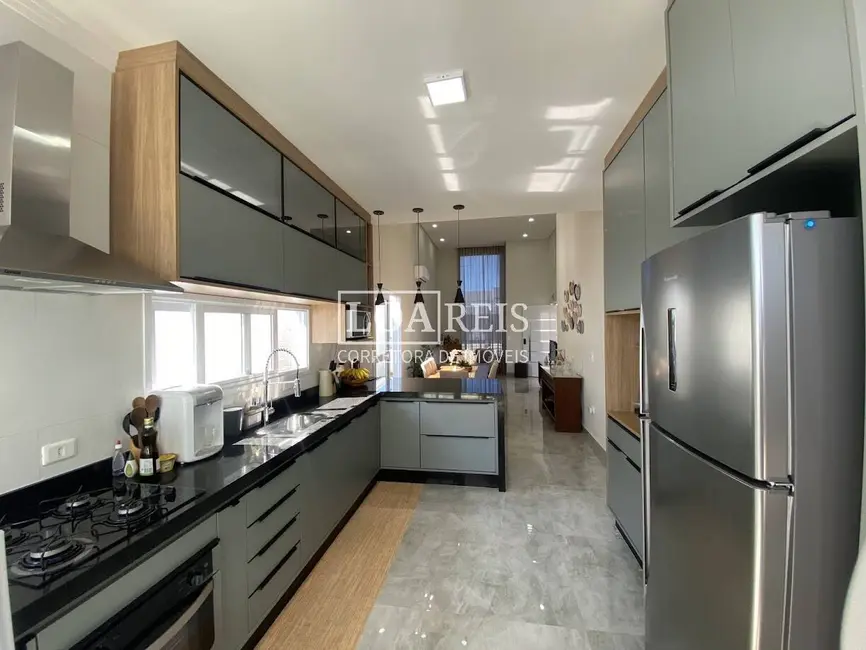 Foto 1 de Casa de Condomínio com 3 quartos à venda, 250m2 em Cacapava - SP