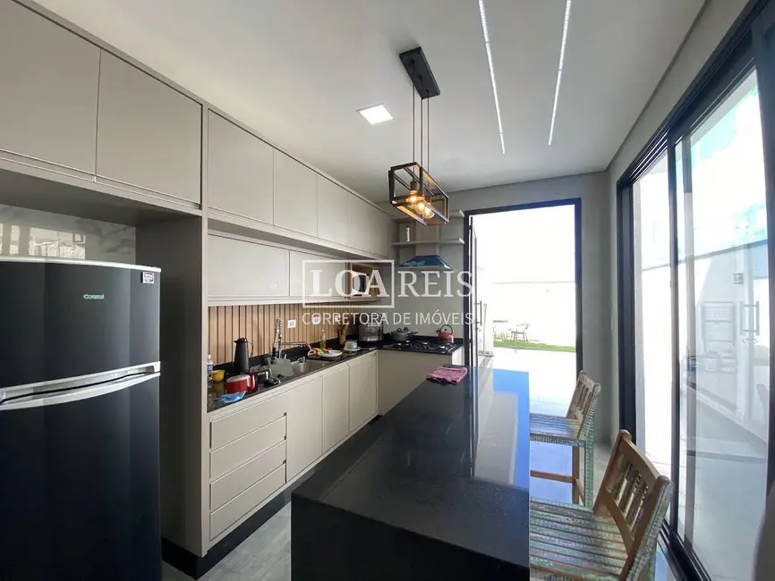 Foto 1 de Casa de Condomínio com 3 quartos à venda, 300m2 em Cacapava - SP