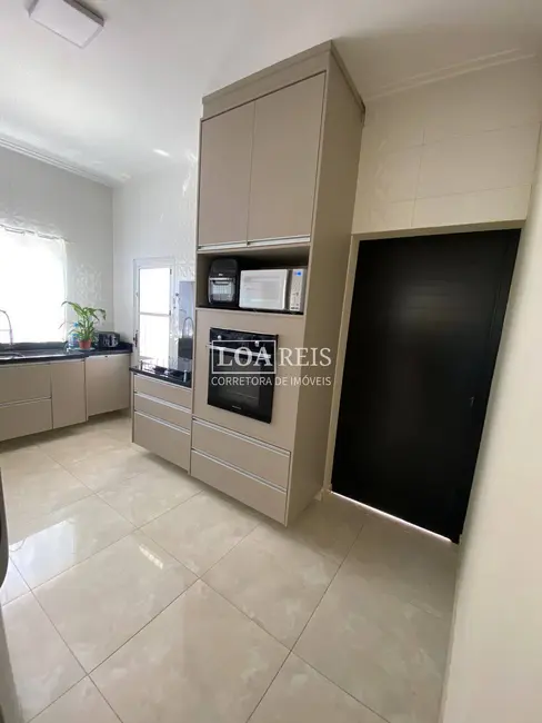 Casa de Condomínio com 3 quartos à venda, 300m2 em Cacapava - SP - imagem 2 Foto 2 de Casa de Condomínio com 3 quartos à venda, 300m2 em Cacapava - SP