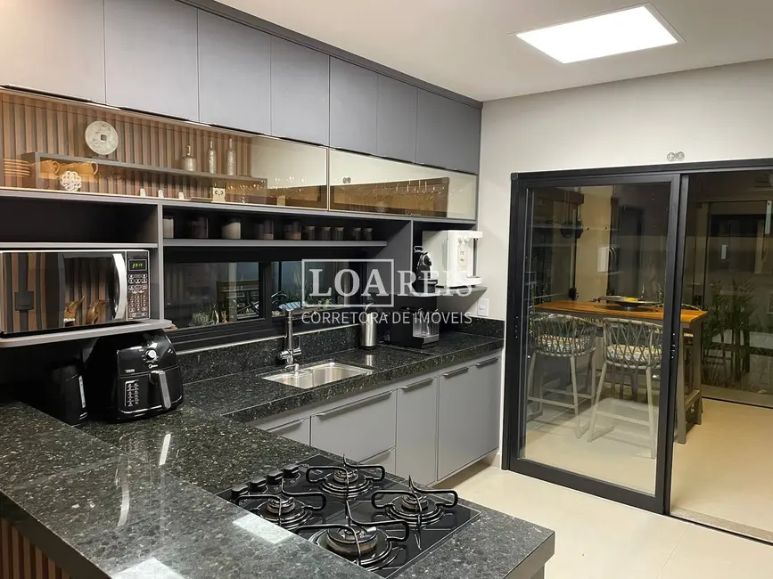 Foto 1 de Casa de Condomínio com 3 quartos à venda, 300m2 em Sao Jose Dos Campos - SP